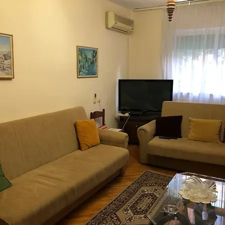 Cozy Flat In The Heart Of Τίρανα
